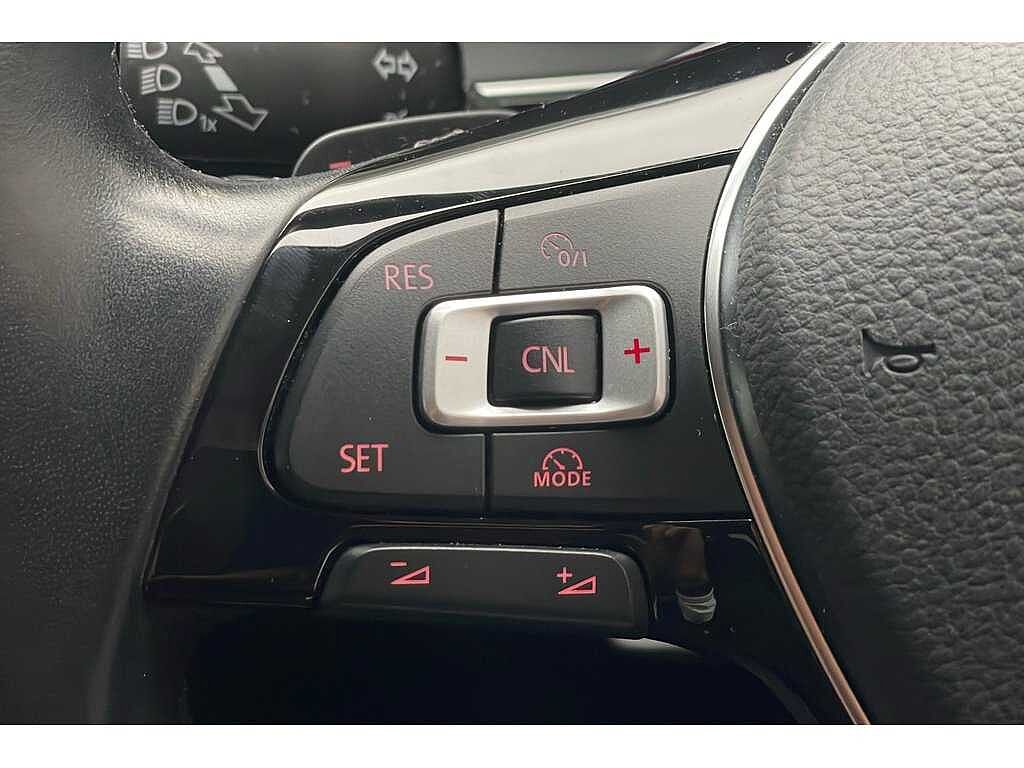 Volkswagen Polo Active 1.0 TSI 95PS 7-speed DSG 5 Door