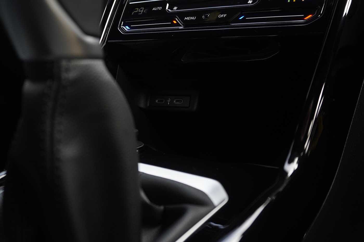 Volkswagen T-ROC Black Edition TSI 1.5 6 SPEED 5 door