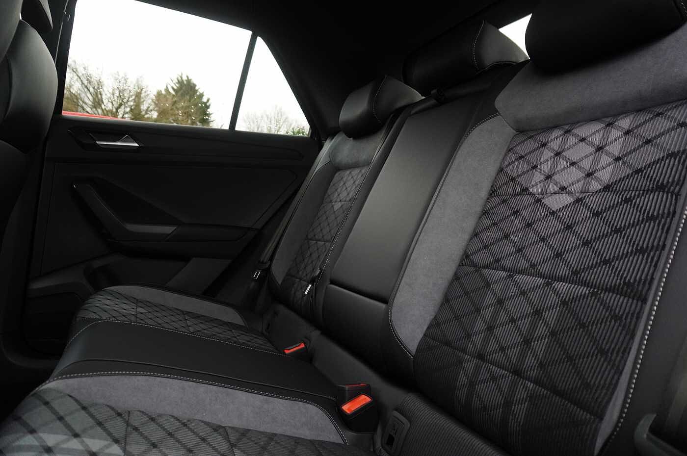 Volkswagen T-ROC Black Edition TSI 1.5 6 SPEED 5 door