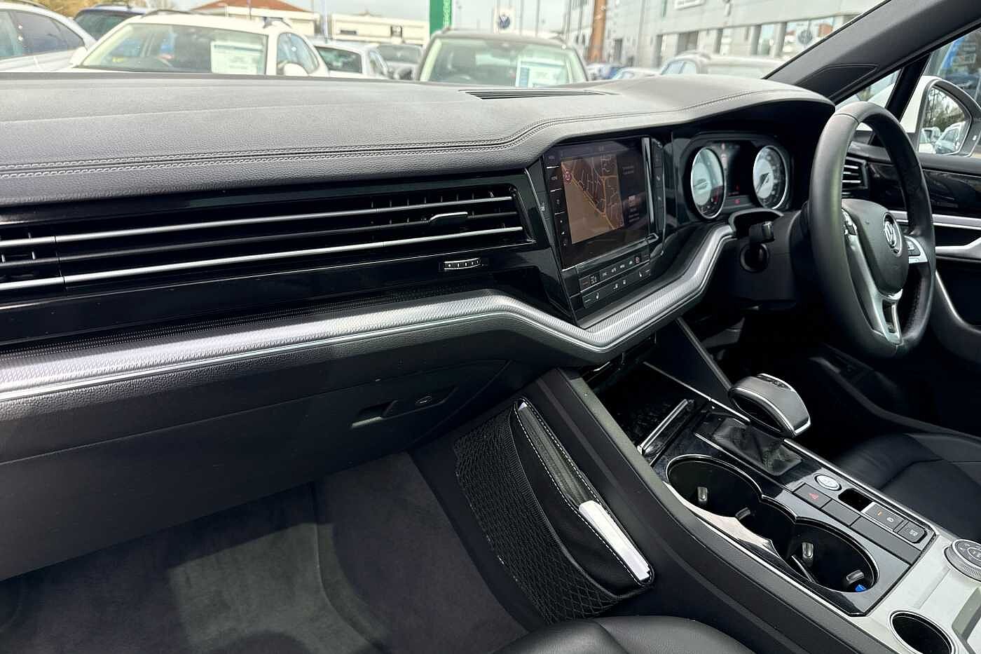 Volkswagen Touareg 3.0TDI (286ps) R-Line 4Motion 5dr