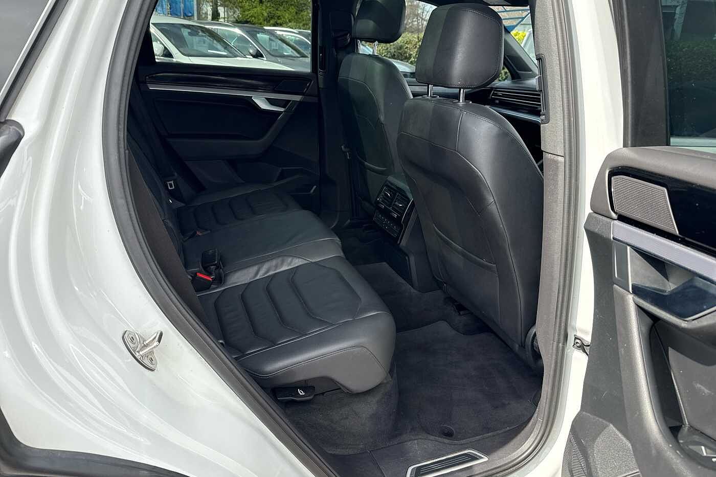Volkswagen Touareg 3.0TDI (286ps) R-Line 4Motion 5dr