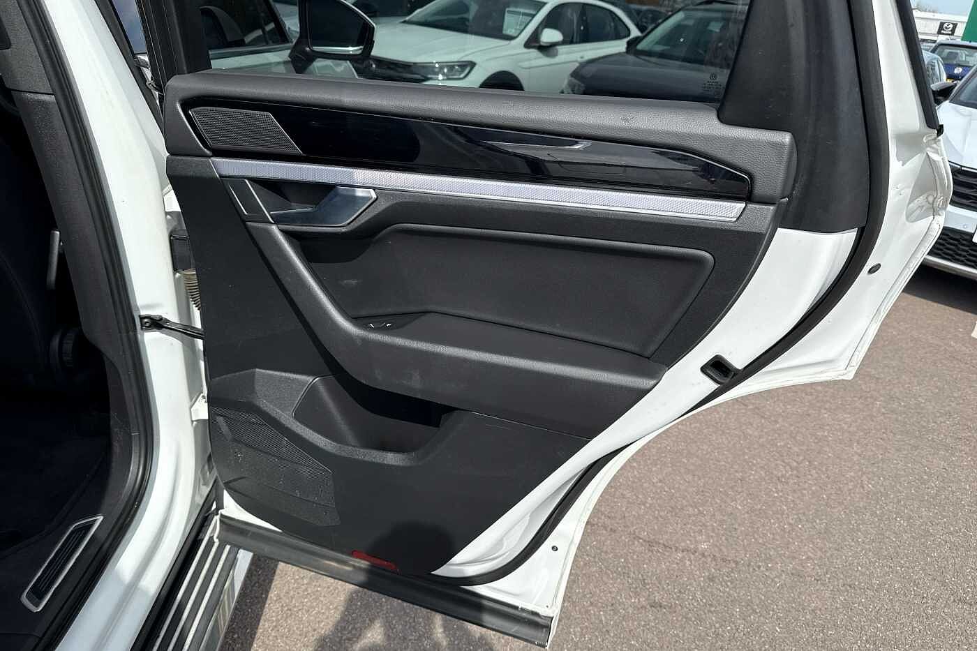 Volkswagen Touareg 3.0TDI (286ps) R-Line 4Motion 5dr